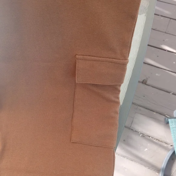 NWOT Wicked by Women with Control Petite Cropped Cargo Pants, PM - Picture 4 of 4